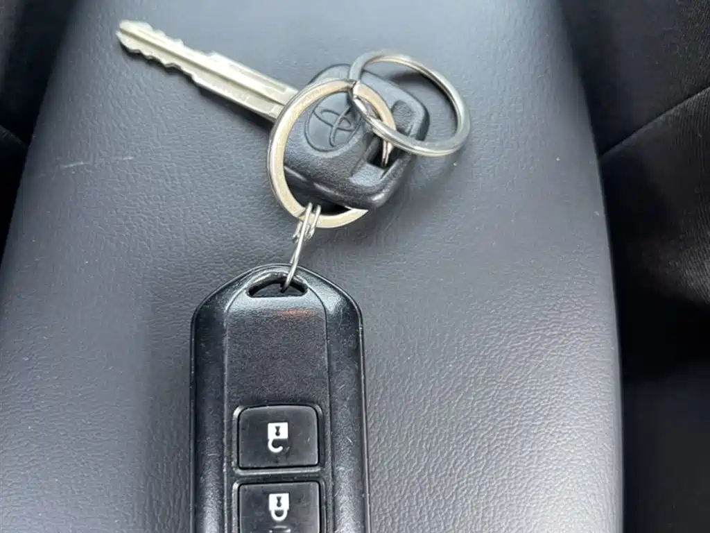 Toyota Yaris L 2020 — фото 15