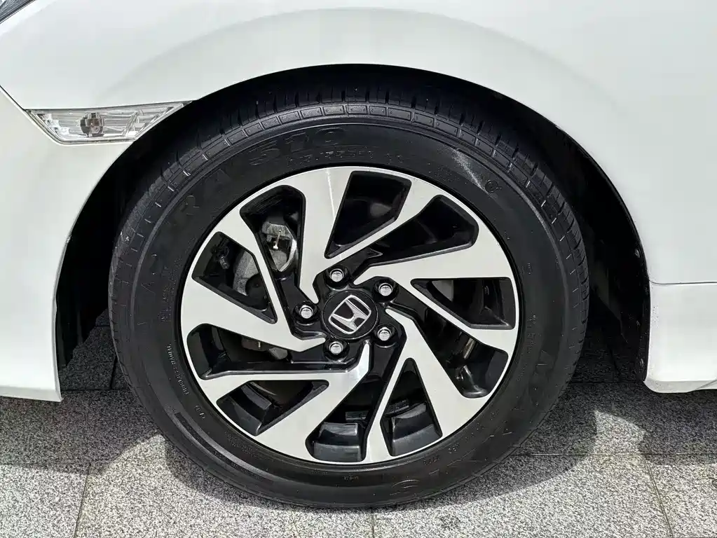 Honda Civic 2018 — фото 16