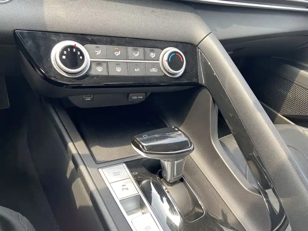 Hyundai Elantra 2022 — фото 11