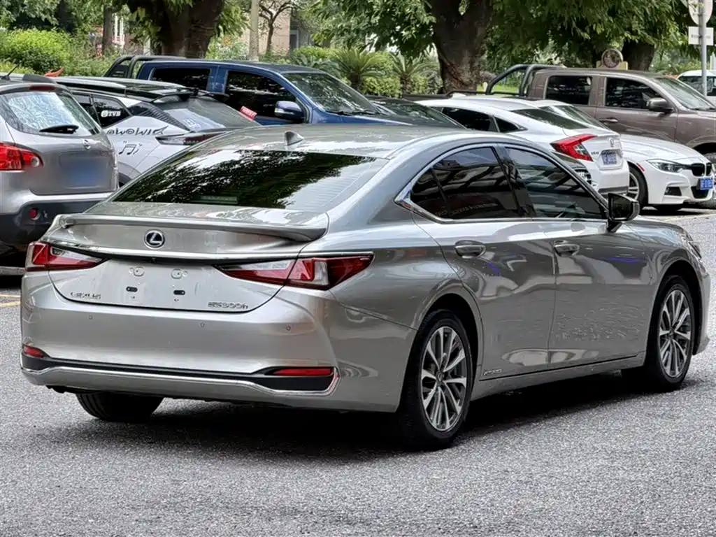 Lexus ES 2022 — фото 8