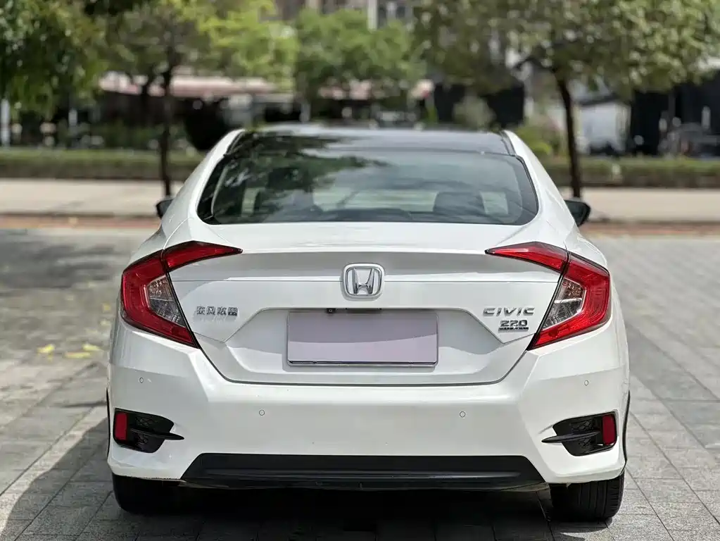 Honda Civic 2018 — фото 8