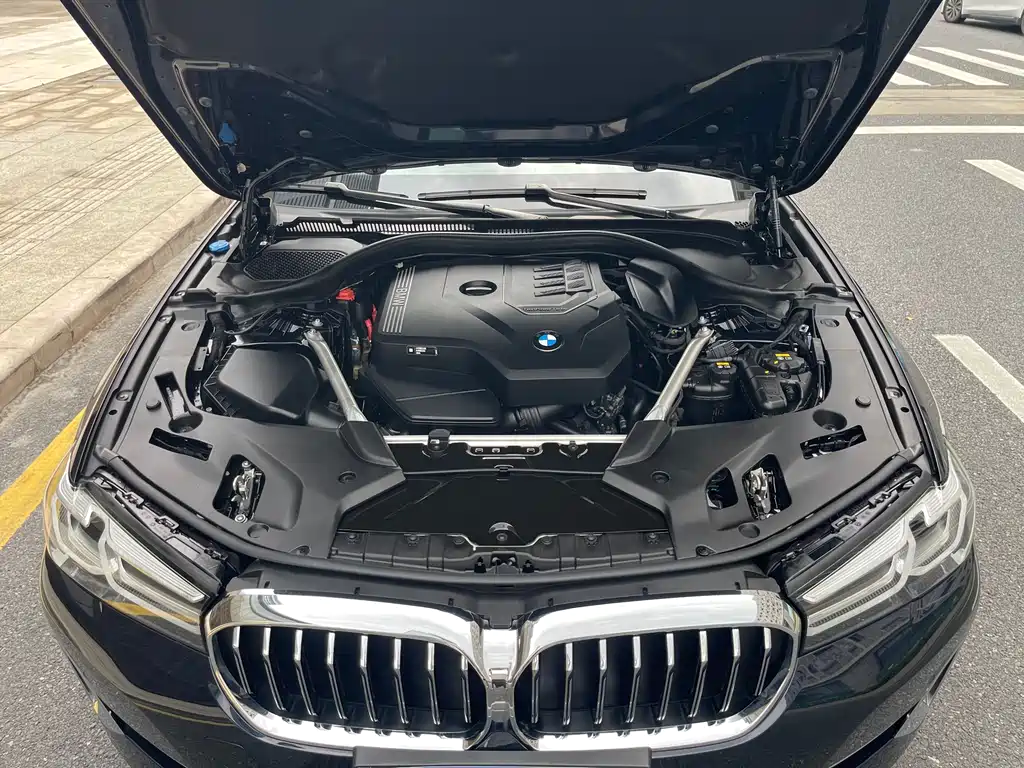 BMW 5 Series 2022 — фото 13