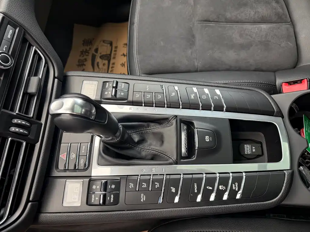 Porsche Macan 2019 — фото 27
