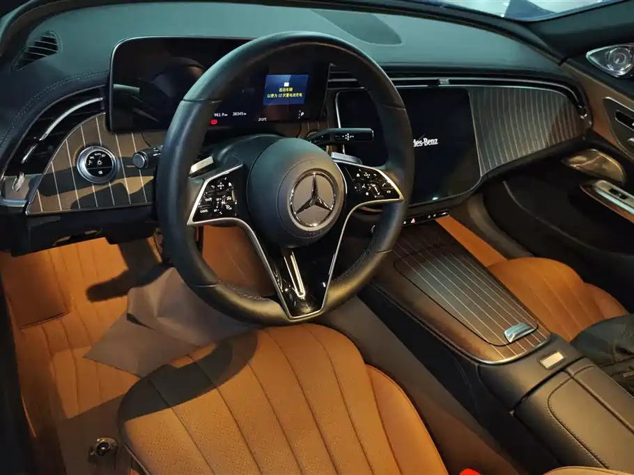 Mercedes-Benz E-Class 2024 — фото 12