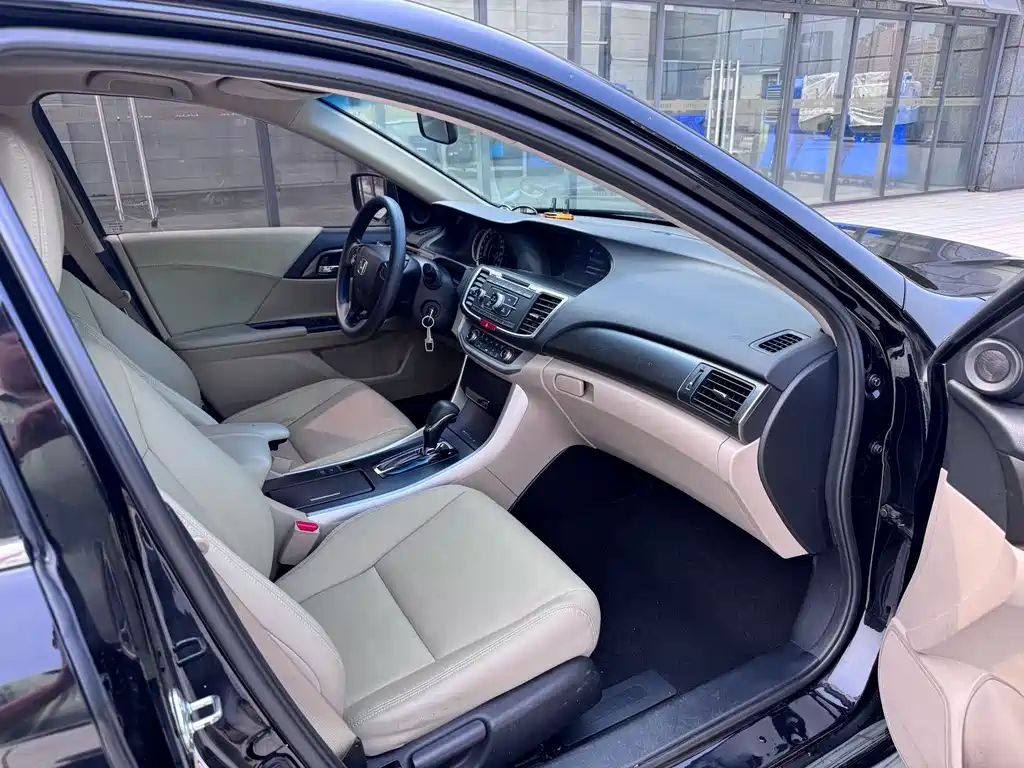 Honda Accord 2015 — фото 10