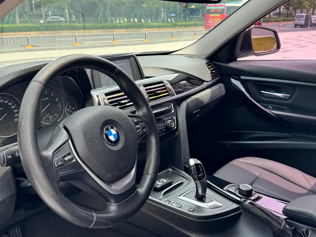 BMW 3 Series 2017 — фото 10