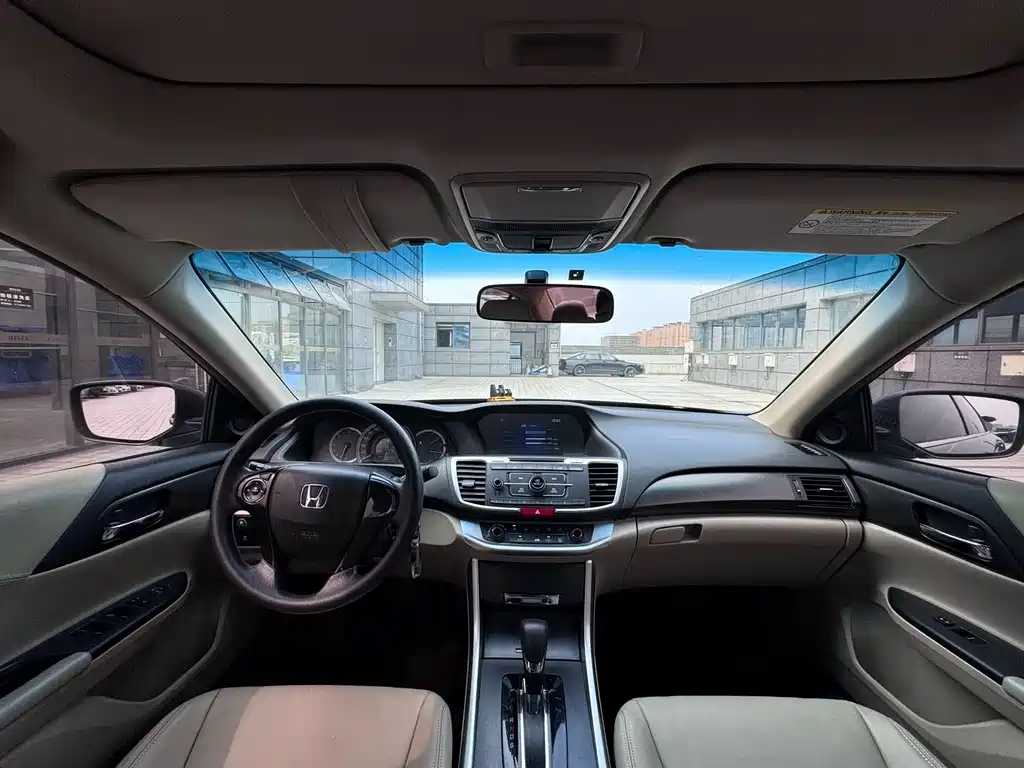 Honda Accord 2015 — фото 15
