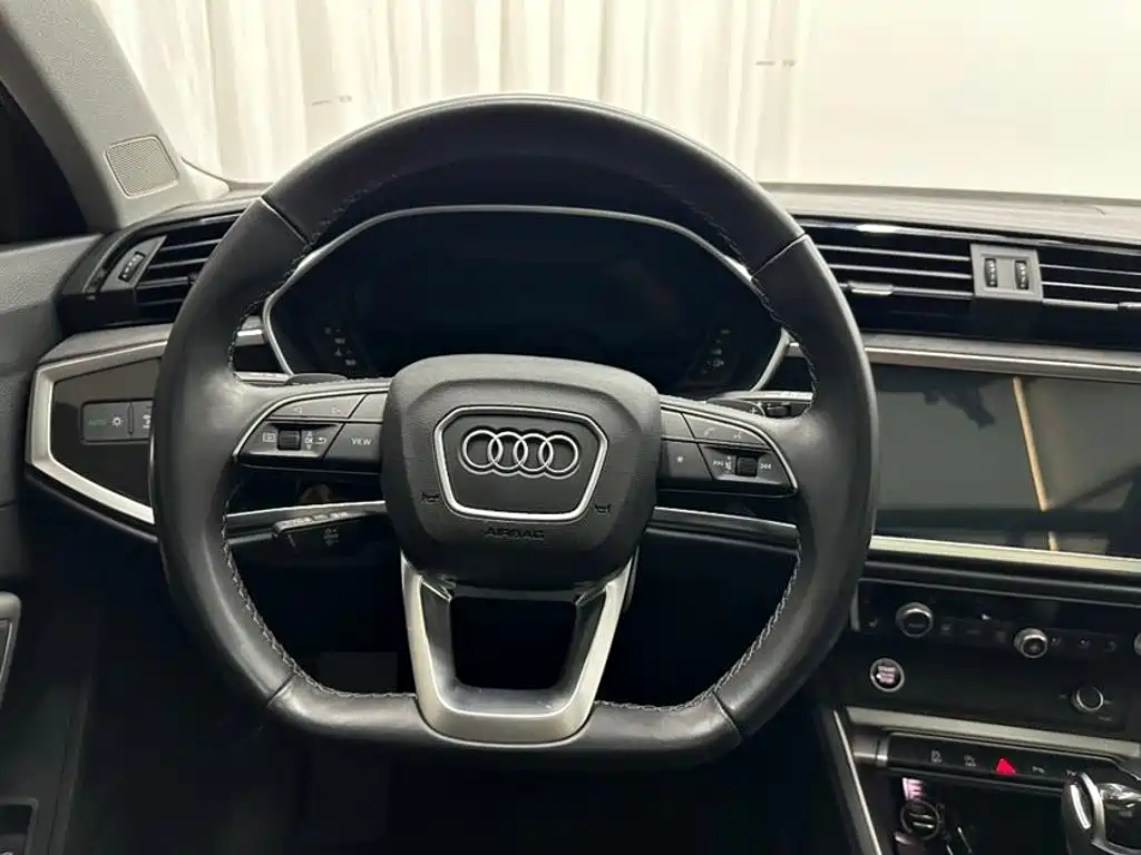 Audi Q3 2022 — фото 11