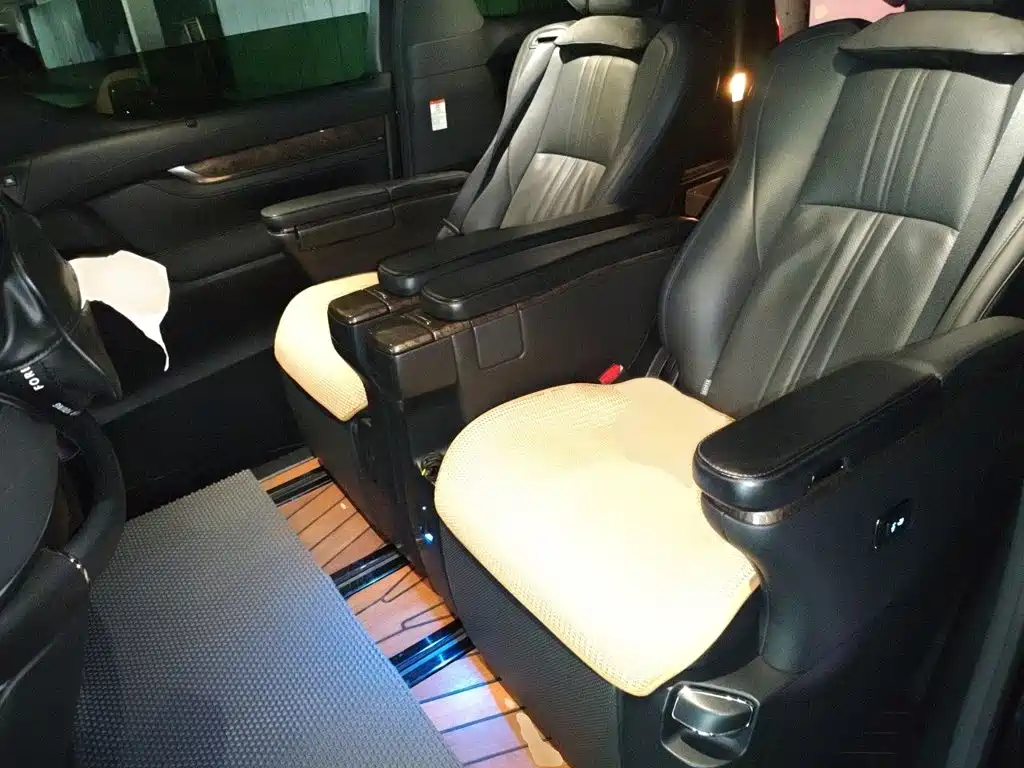 Toyota Alphard 2021 — фото 15