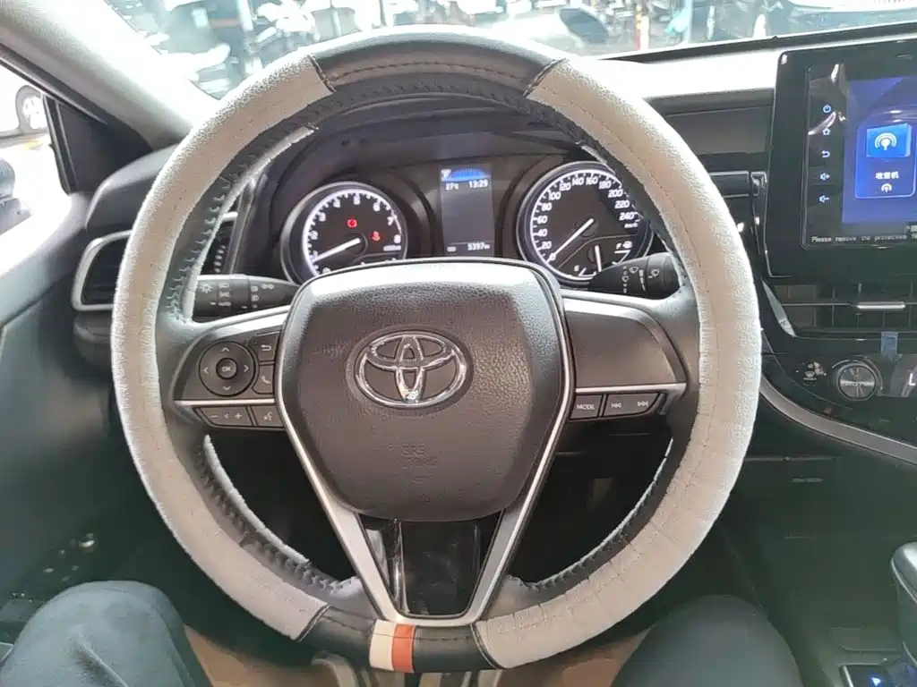 Toyota Camry 2022 — фото 11