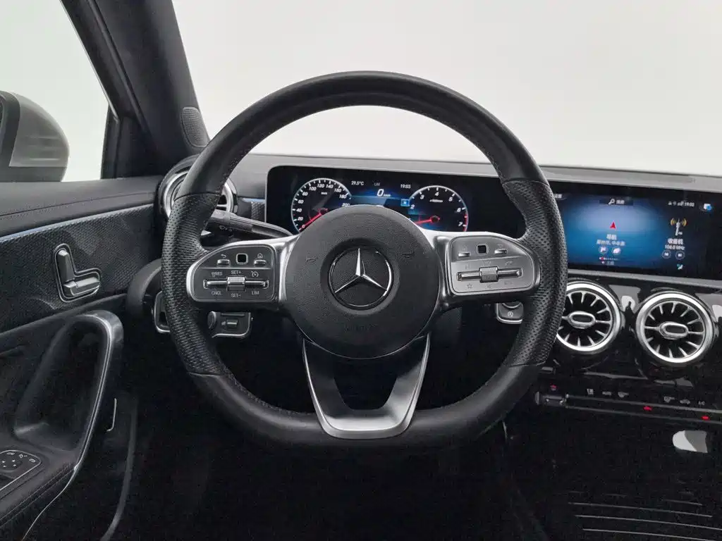 Mercedes-Benz A-Class 2020 — фото 11