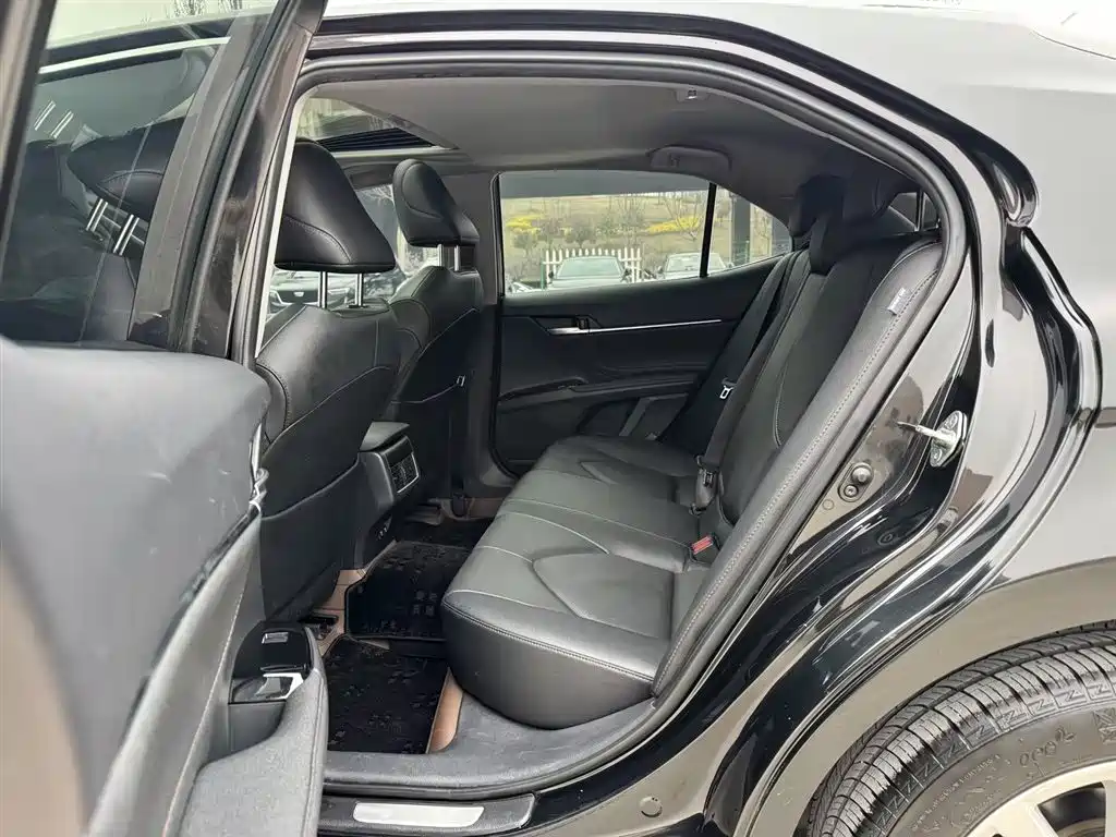 Toyota Camry 2022 — фото 15