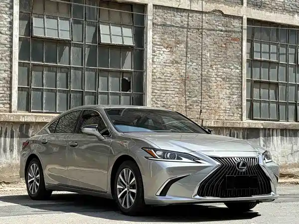 Lexus ES 2018