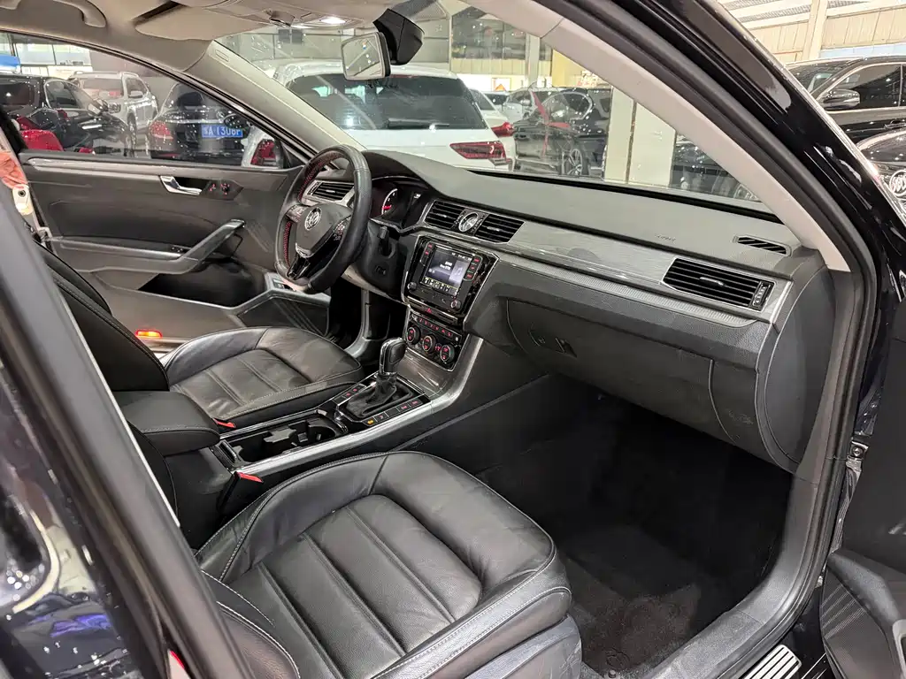 Volkswagen Passat 2018 — фото 10