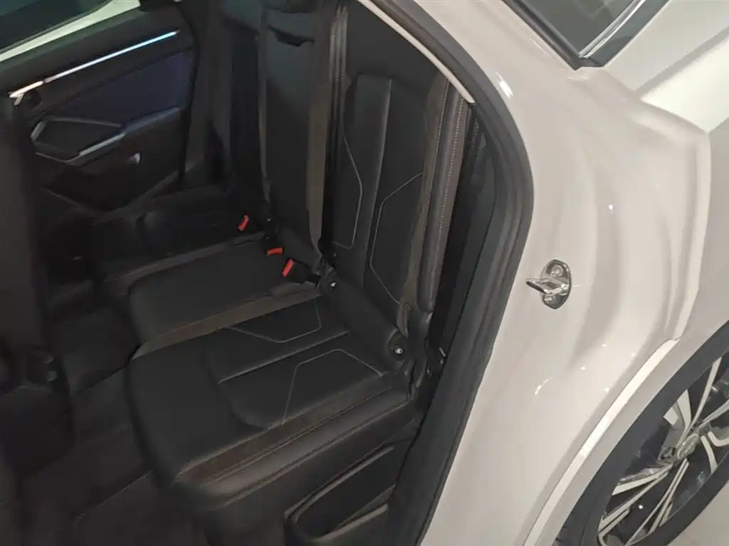 Audi Q3 Sportback 2023 — фото 17