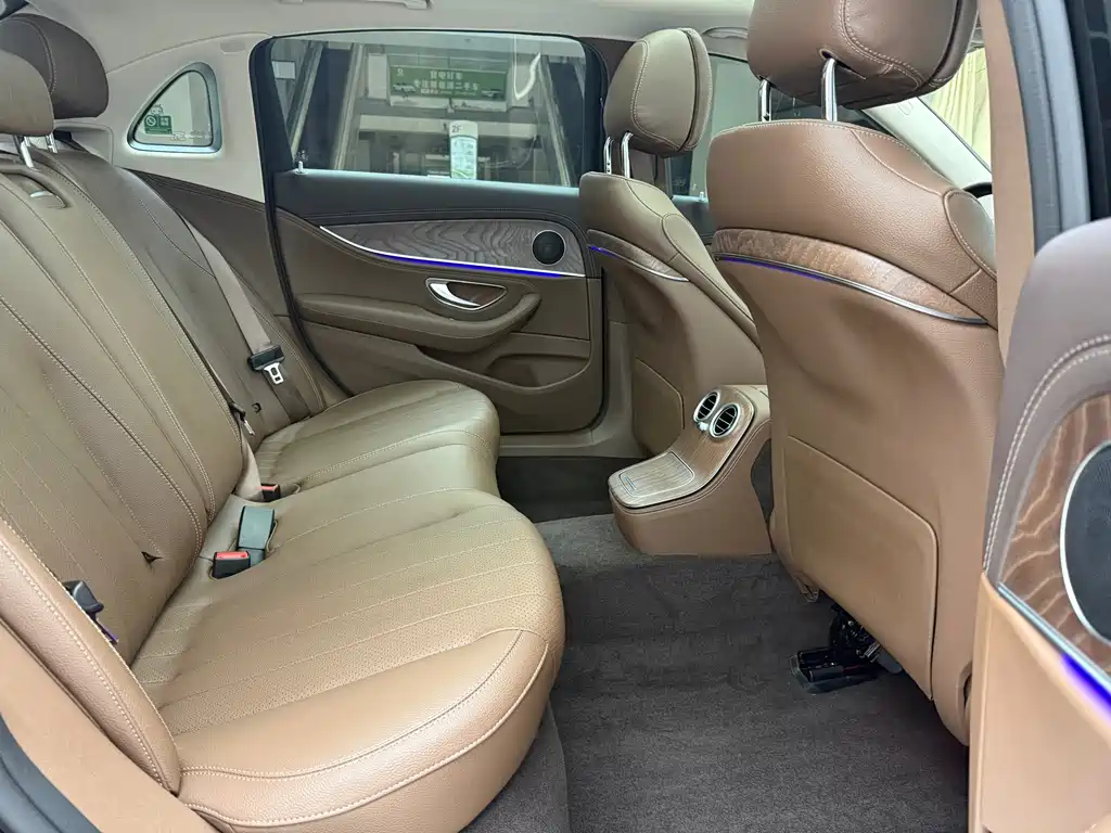 Mercedes-Benz E-Class 2023 — фото 16