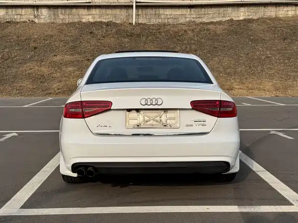 Audi A4L 2015