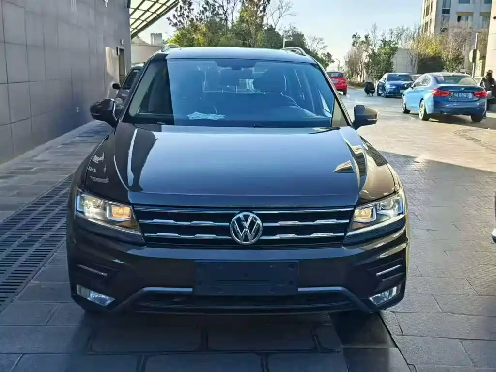 Volkswagen Tiguan L 2017 — фото 1