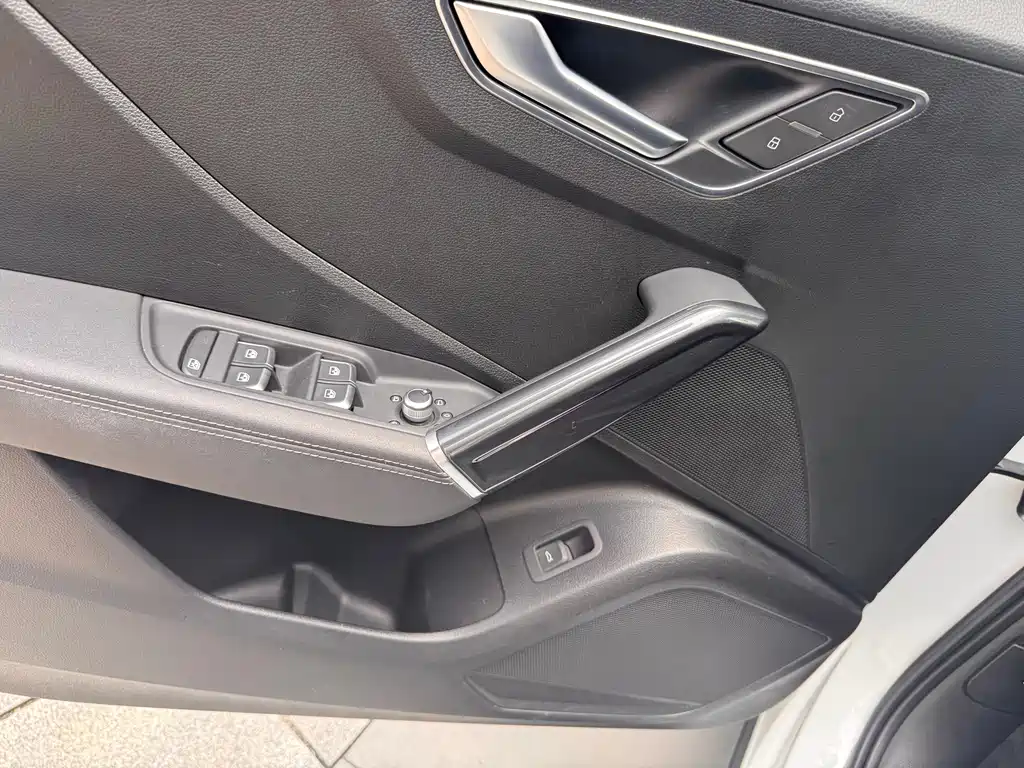 Audi Q2L 2023 — фото 12