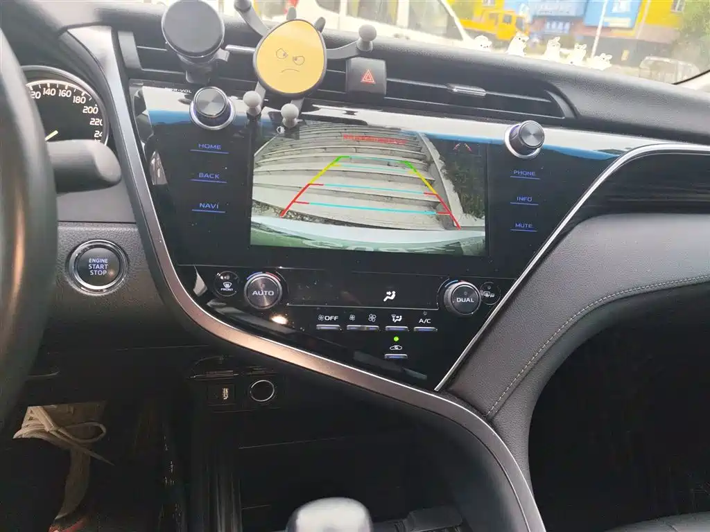 Toyota Camry 2020 — фото 13