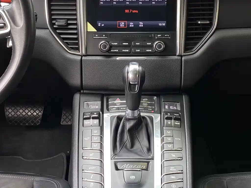 Porsche Macan 2018 — фото 15