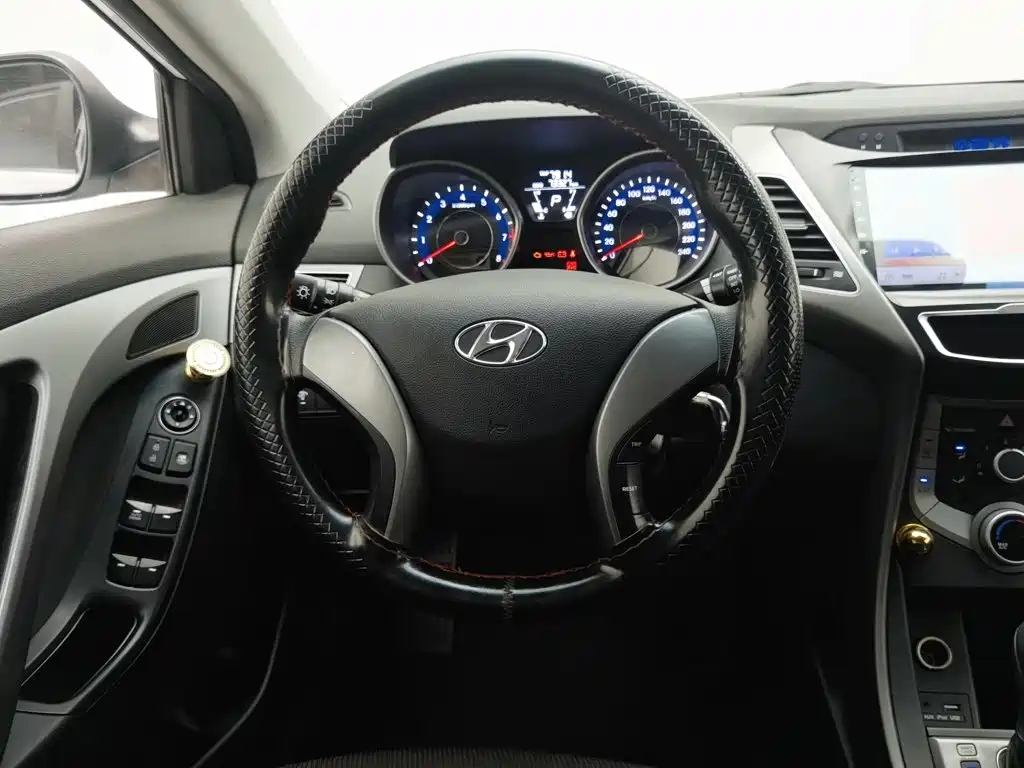 Hyundai Elantra Langdong 2017 — фото 11
