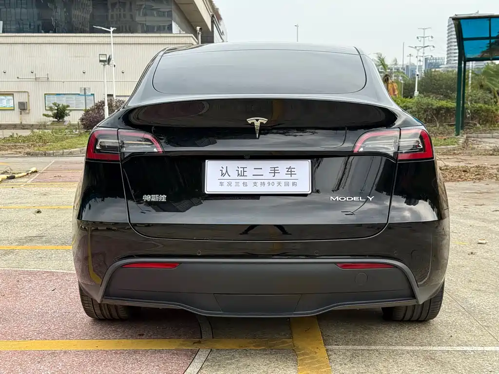 Tesla Model Y 2023 — фото 10