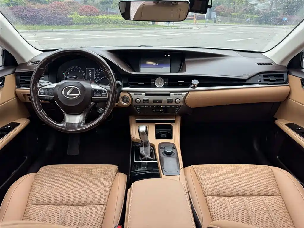 Lexus ES 2016 — фото 11