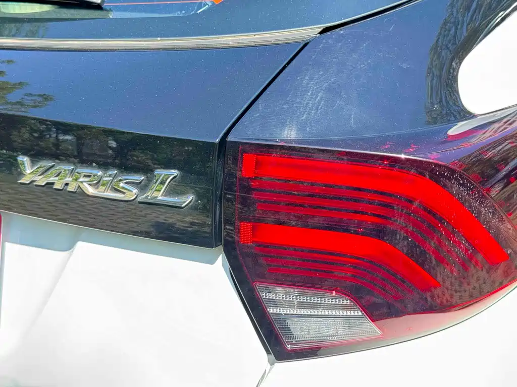 Toyota Yaris L 2023 — фото 19