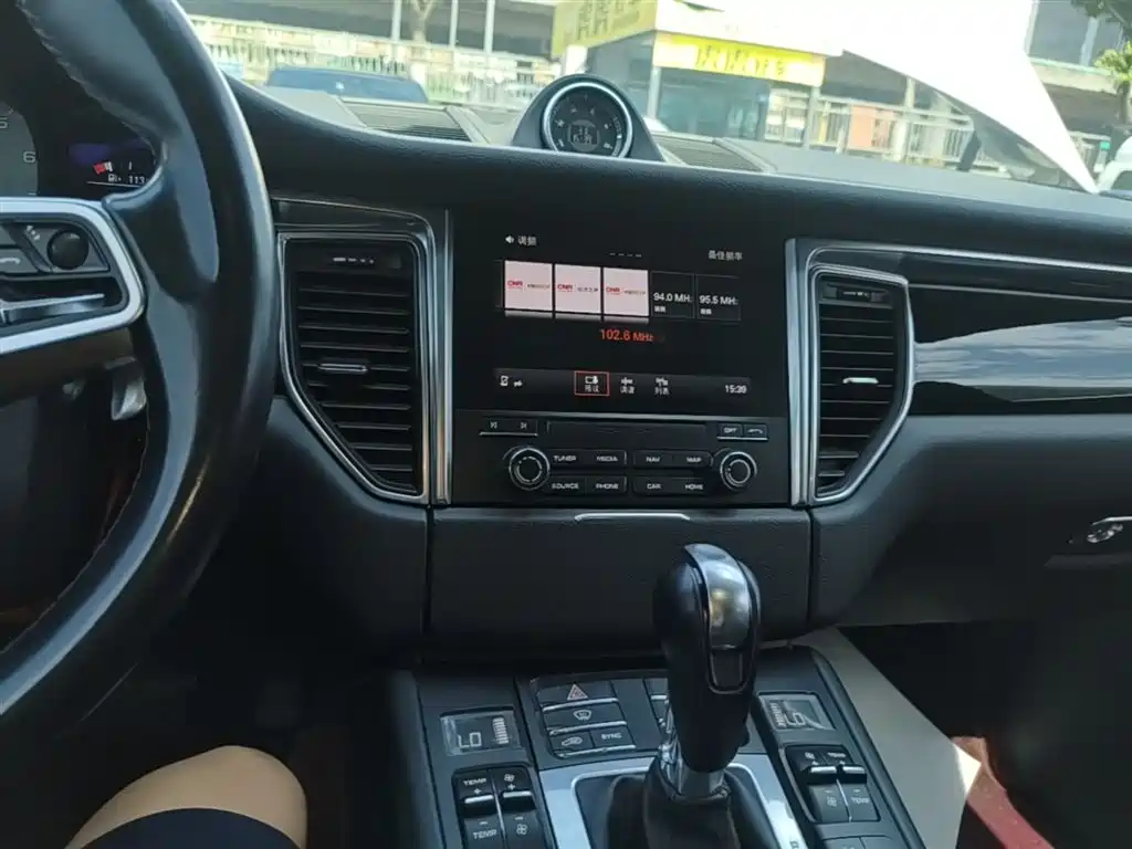 Porsche Macan 2018 — фото 13