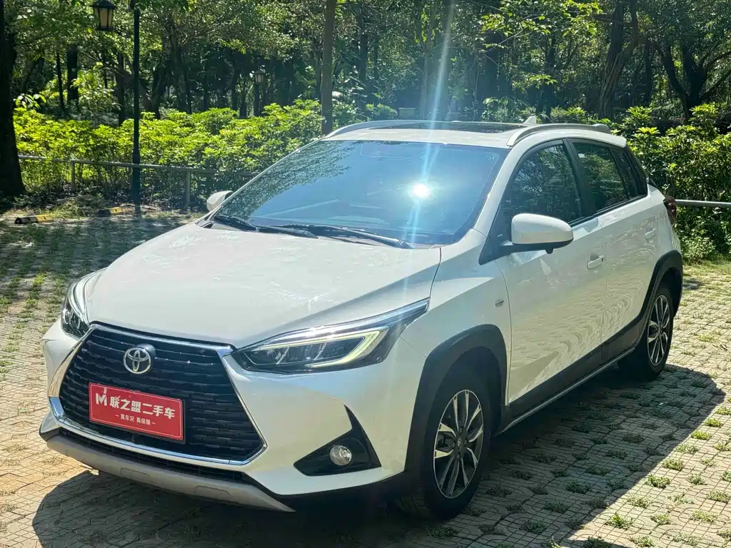 Toyota Yaris L 2023 — фото 1
