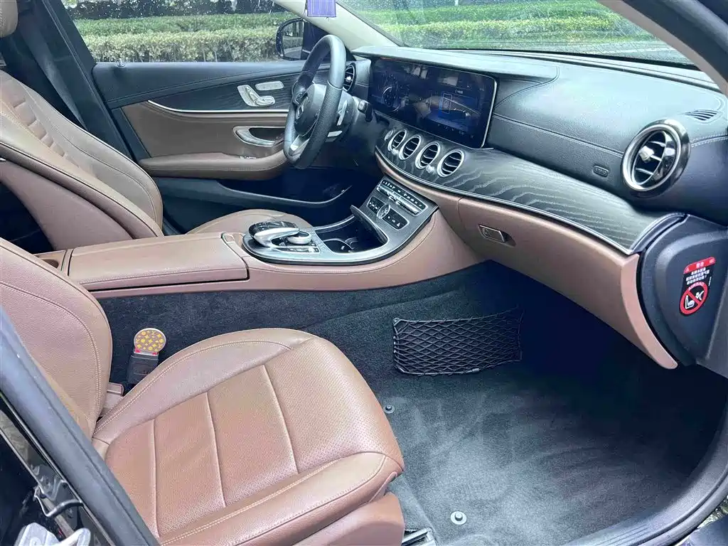 Mercedes-Benz E-Class 2018 — фото 11
