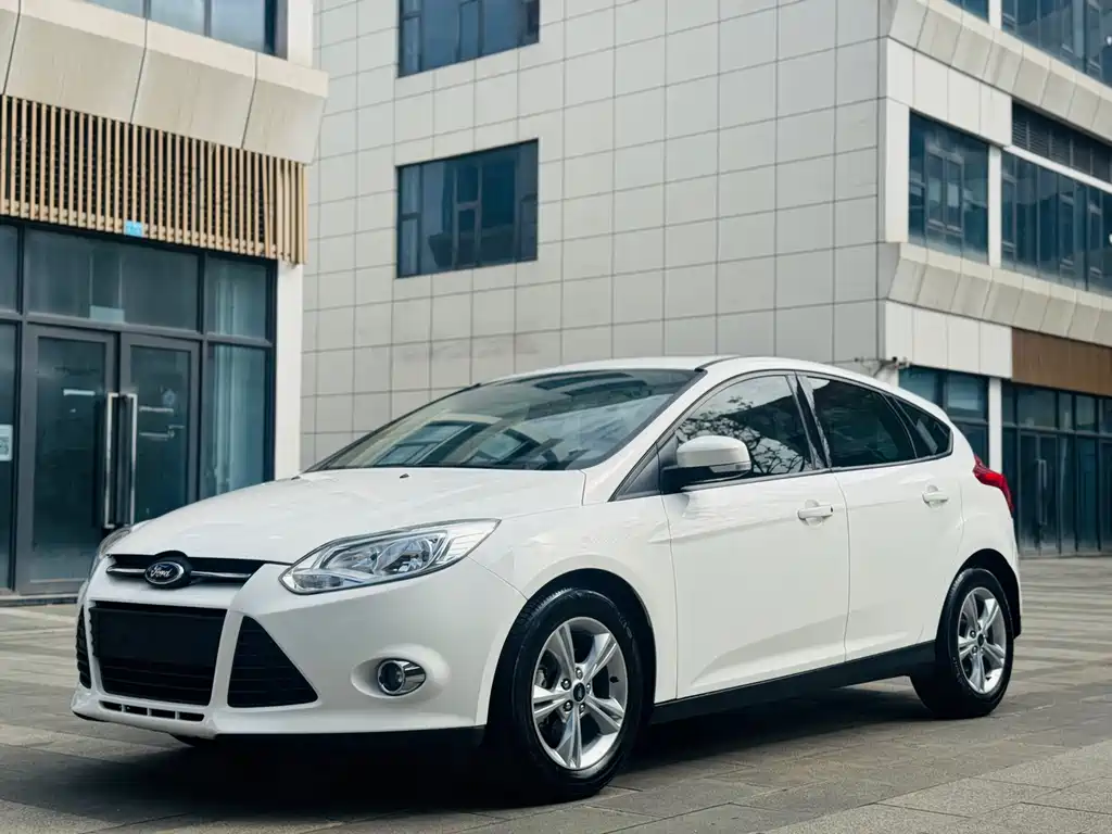Ford Focus 2014 — фото 1