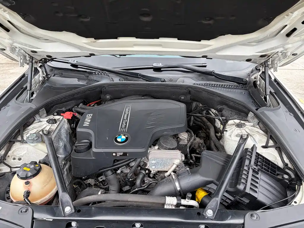 BMW 5 Series 2015 — фото 13
