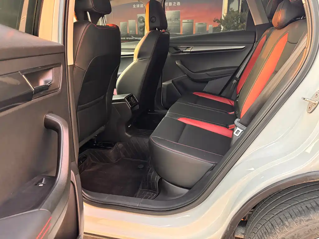 Skoda Karoq 2023 — фото 8