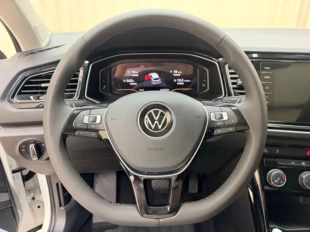 Volkswagen T-Roc 2022 — фото 10