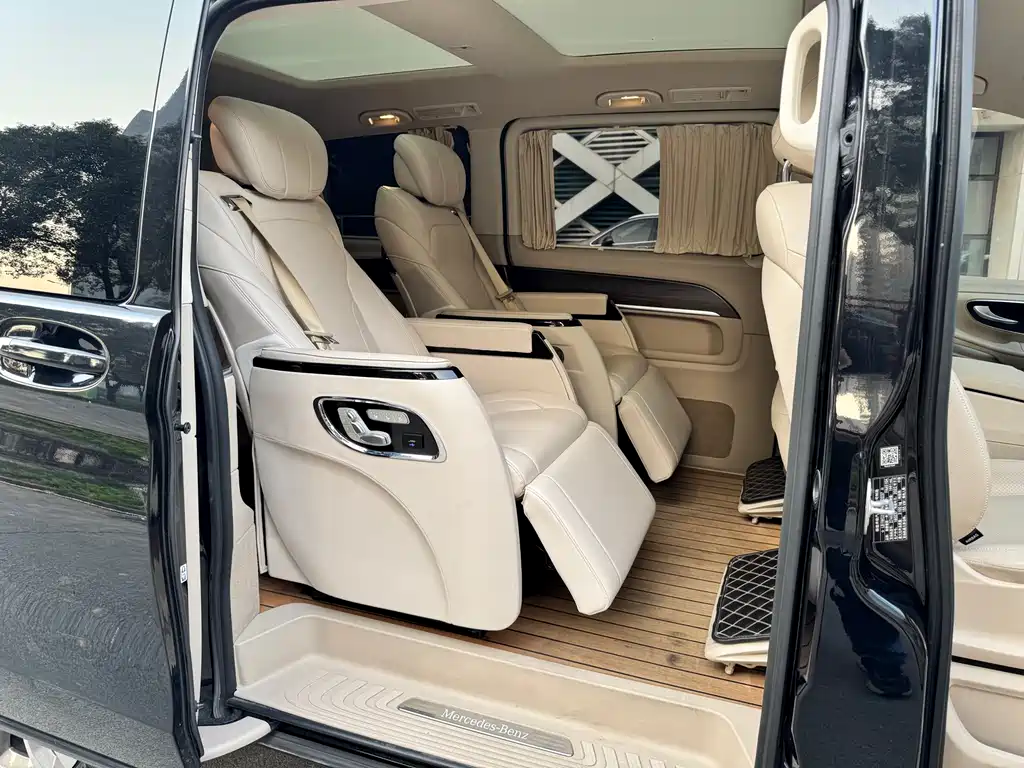 Mercedes-Benz V-Class 2023 — фото 10