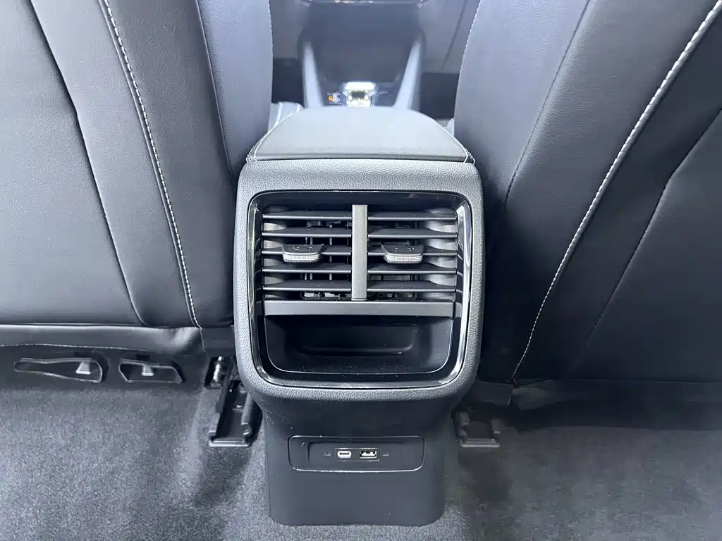 Skoda Octavia 2023 — фото 14
