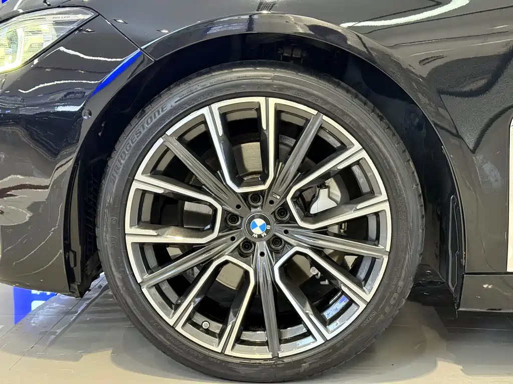 BMW 7 Series 2019 — фото 18