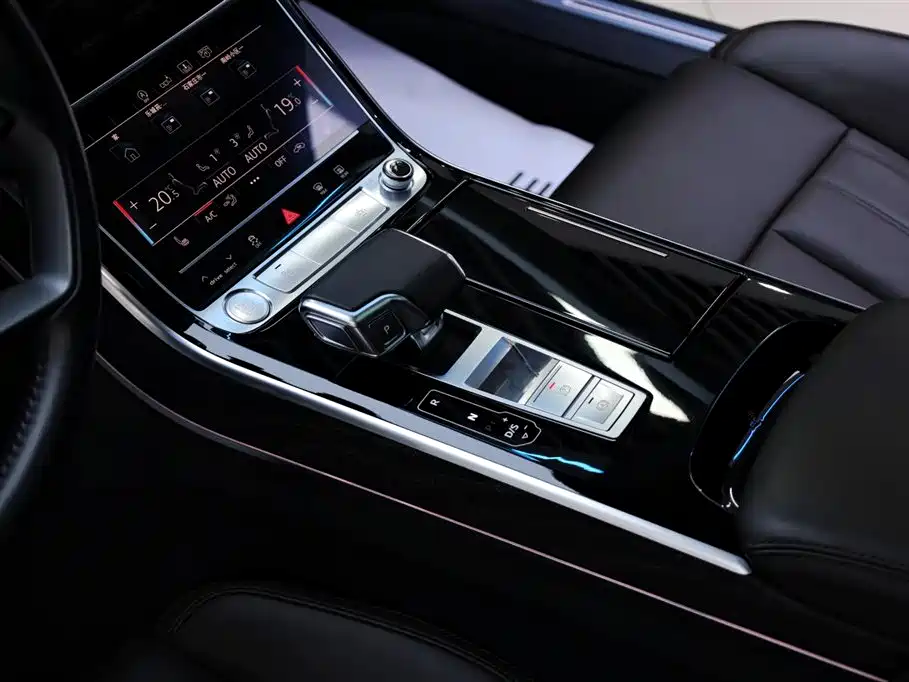 Audi A8 2020 — фото 24