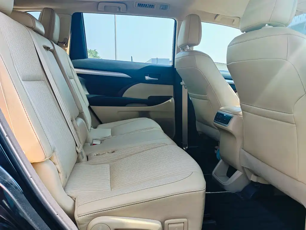 Toyota Highlander 2017 — фото 15