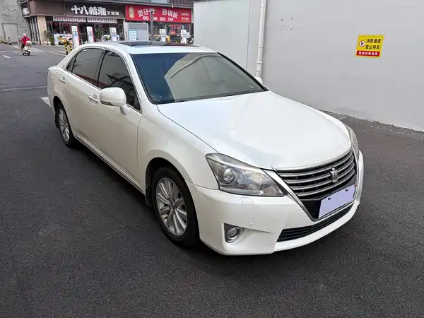 Toyota Crown 2012