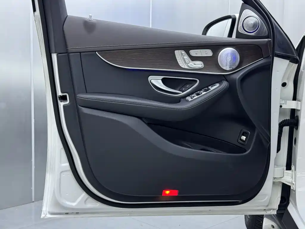Mercedes-Benz GLC 2020 — фото 20