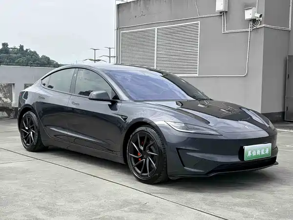 Tesla Model 3 2025