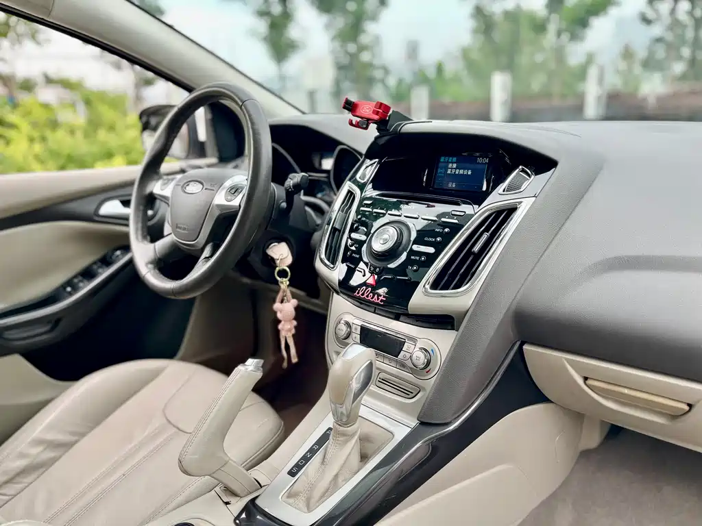 Ford Focus 2014 — фото 19