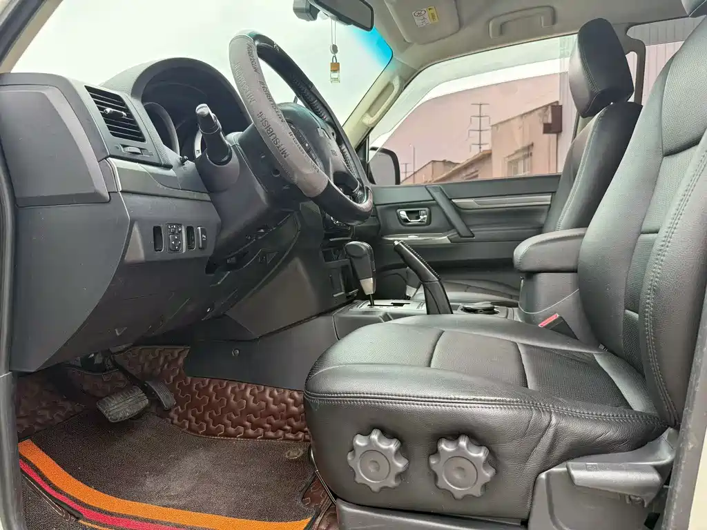 Mitsubishi Pajero 2020