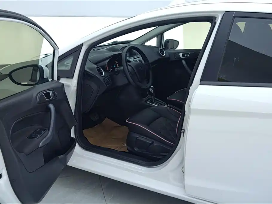Ford Fiesta 2015 — фото 9