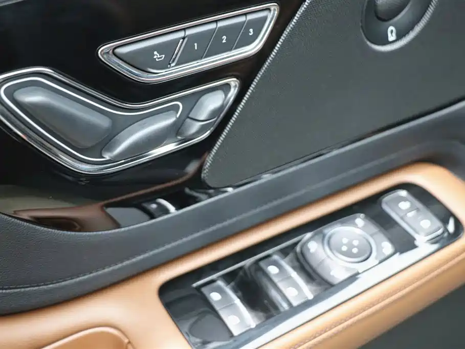 Lincoln Aviator 2023 — фото 11