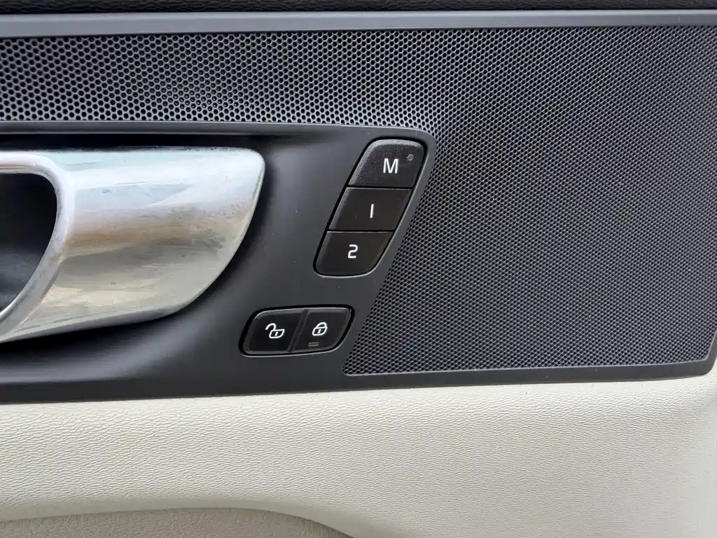 Volvo XC60 PHEV 2022 — фото 22