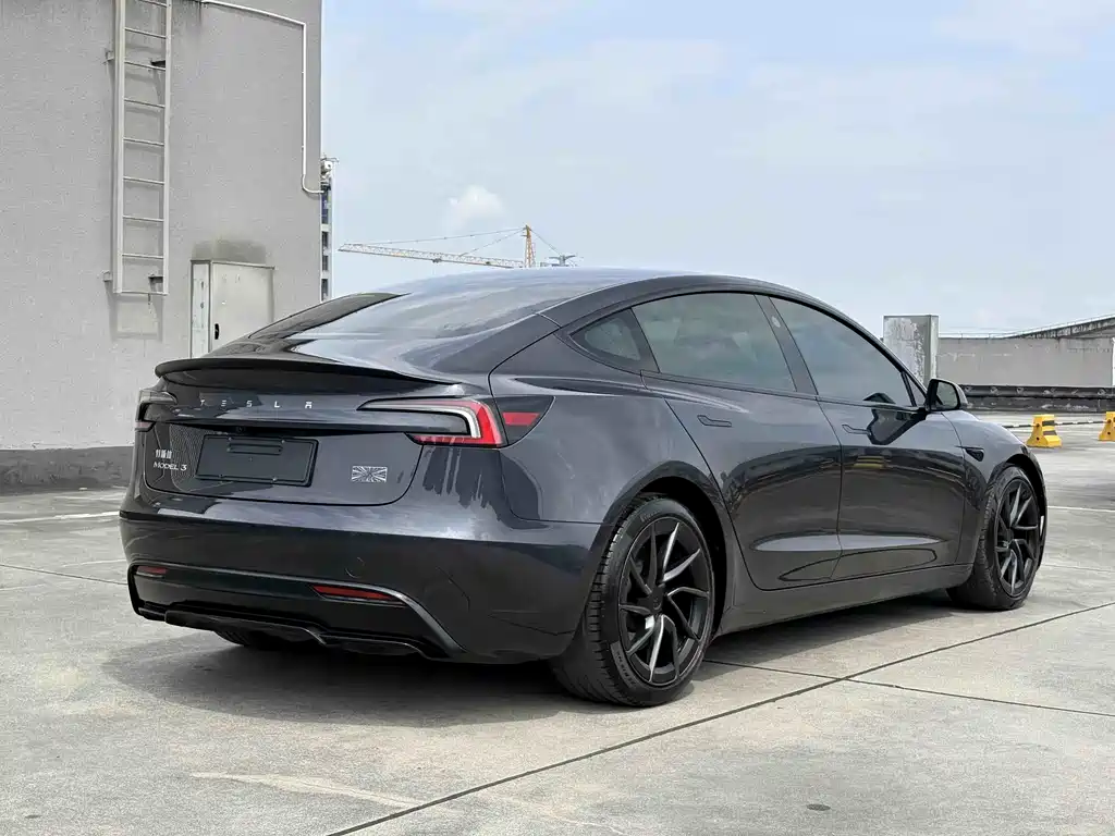 Tesla Model 3 2025